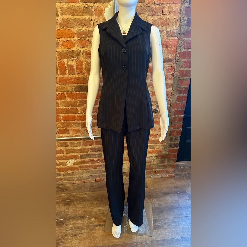 Y2K Studio Y Black Pinstripe 3 Piece Sleeveless Pantsuit Vintage suit